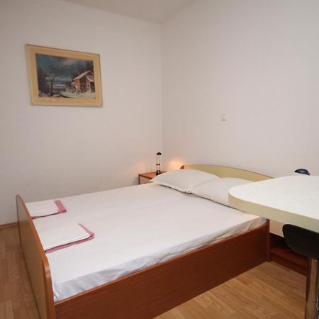 Apartments With A Parking Space Makarska - 6696 Номер фото
